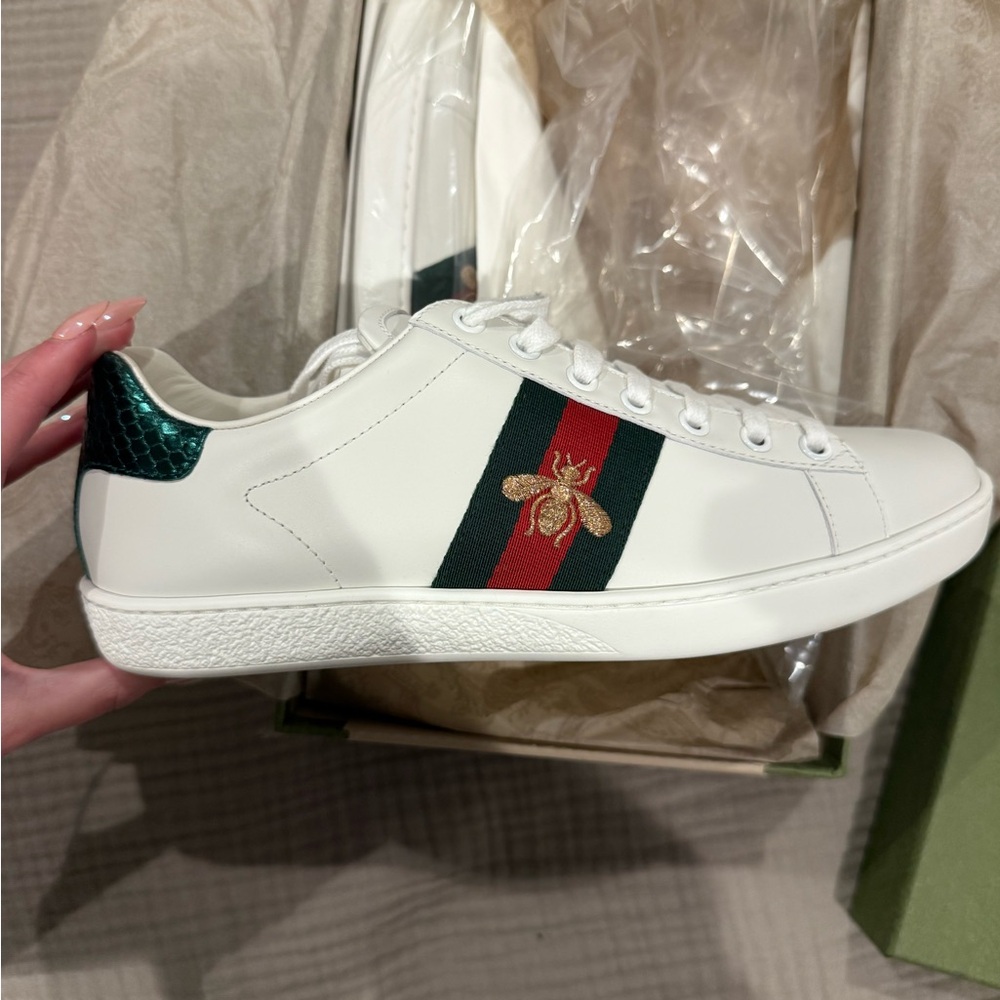 Gucci White and Green Sneakers - Picture 3 of 6